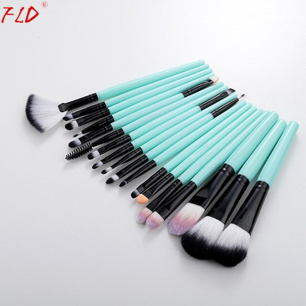 Professional 18Pcs Foundation Makeup Brushes Set Kabuki Eye shadow Eyeliner Mascara Blush Brushes Set Powder Tool Kits