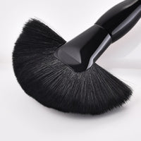 1pcs Fan Makeup Brush Powder High Quality White Black Make up Brushes Face Shaving Brochas De Maquillaje Profesional