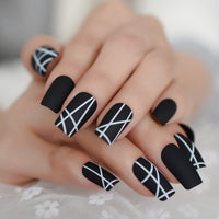 Short Round Fake Nails Black-White Lines Simple Design Fingernail Tip Professional French Nail Art For Student Office Lady