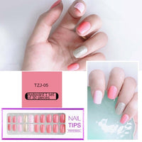 2021 NEW 30pcs Short Round Head False Nails Full Cover Artificial Acrylic Nail Tips Wearable Winter Cute Design Fake Nails