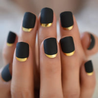 Matte Black Full Cover Short Round Press On Nails Gold Metallic Line Designed Plastic Frosted Cute Fake False Nails Set 24pcs