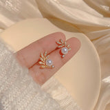 New contracted small Geometric metal Earrings Korean shiny crystal sweet fresh senior Women Stud Earrings