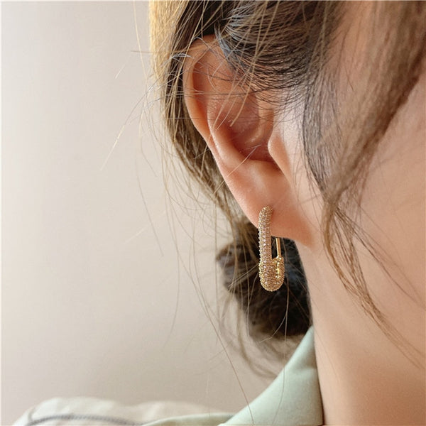 Personality Punk Gold Rhinestone Safety Pin Stud Earrings Crystal Paper Clip Geometric Earrings for Women Accessories Jewelry