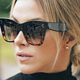 Luxury Rectangle Sunglasses Women Brand Designer PC Frame Gradient Lens Classic Rivet Shades Female Male Fashion Eyewear UV400