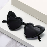 Fashion Plastic Kids Cute Heart Shaped Sunglasses Red Black White Yellow Transparent Lens Frame Woman Outdoor Beach Spectacles