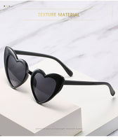 Fashion Plastic Kids Cute Heart Shaped Sunglasses Red Black White Yellow Transparent Lens Frame Woman Outdoor Beach Spectacles