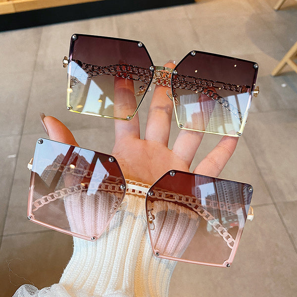 Fashion Oversize Gradient Sunglasses For Women Vintage Alloy Chain Frame Rivet Square Sun Glasses Female Elegant Shades
